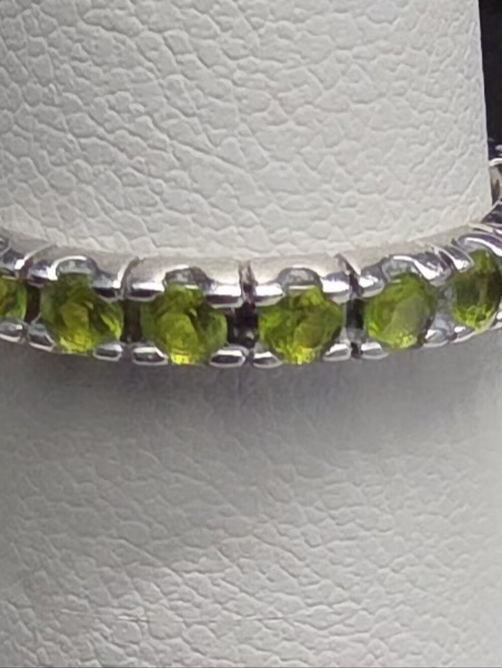 S925 Sterling Silver Green Oval Gemstone Eternity Band Ring Size 8